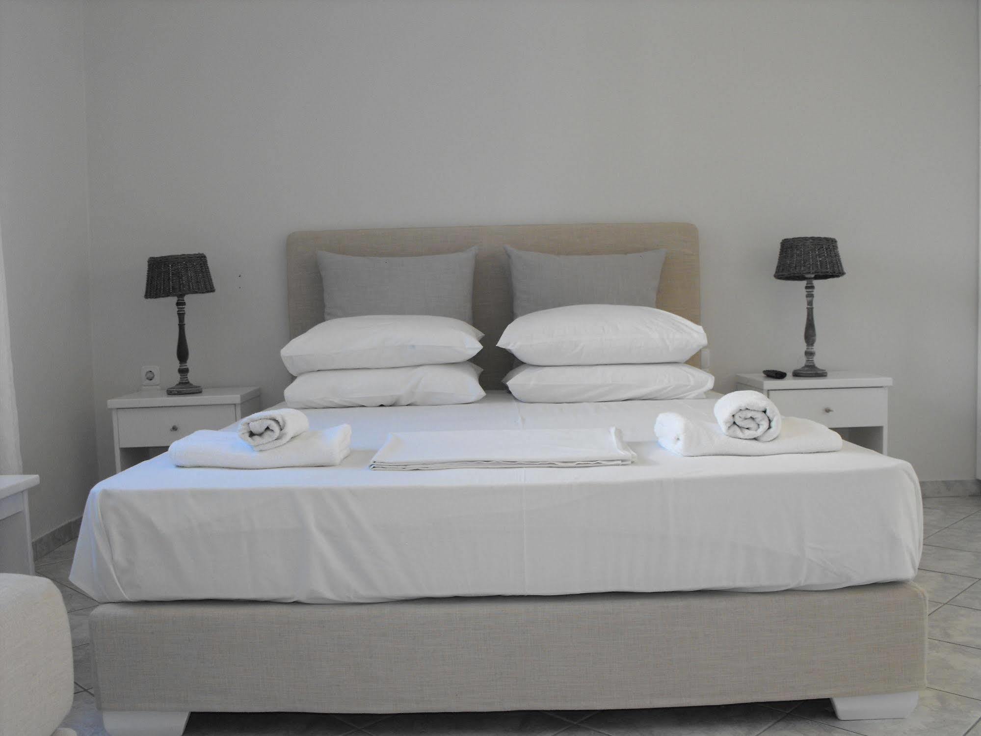 Milos Bay Suites Adamantas  Zewnętrze zdjęcie